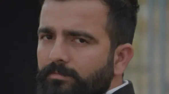 به علت دروغگویی مسئولین از سمت خود کناره گیری میکنم