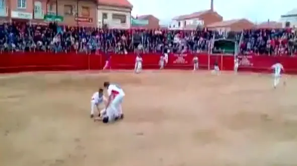 حادثه عجیب در زمین گاوبازی + فیلم