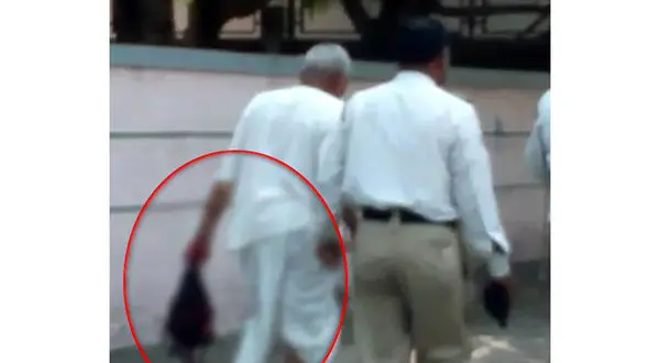 مردی با سر بریده زنش در خیابان راه می‌رفت +تصاویر(16+) 