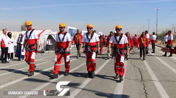 3 مسافر زیر چرخ های کامیون له شدند ! / 7 مسافر زنده ماندند !