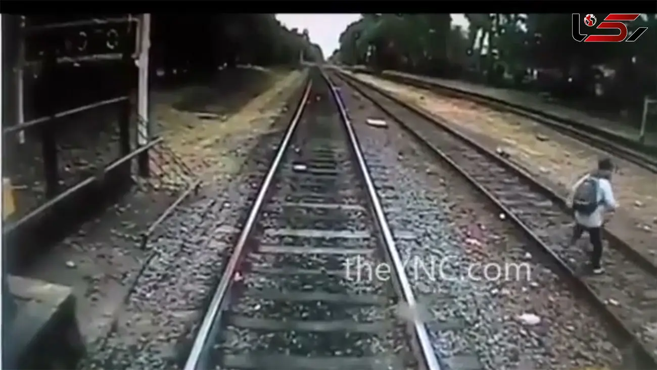 فیلم مرگ دردناک پسر نوجوان هنگام عبور از ریل قطار