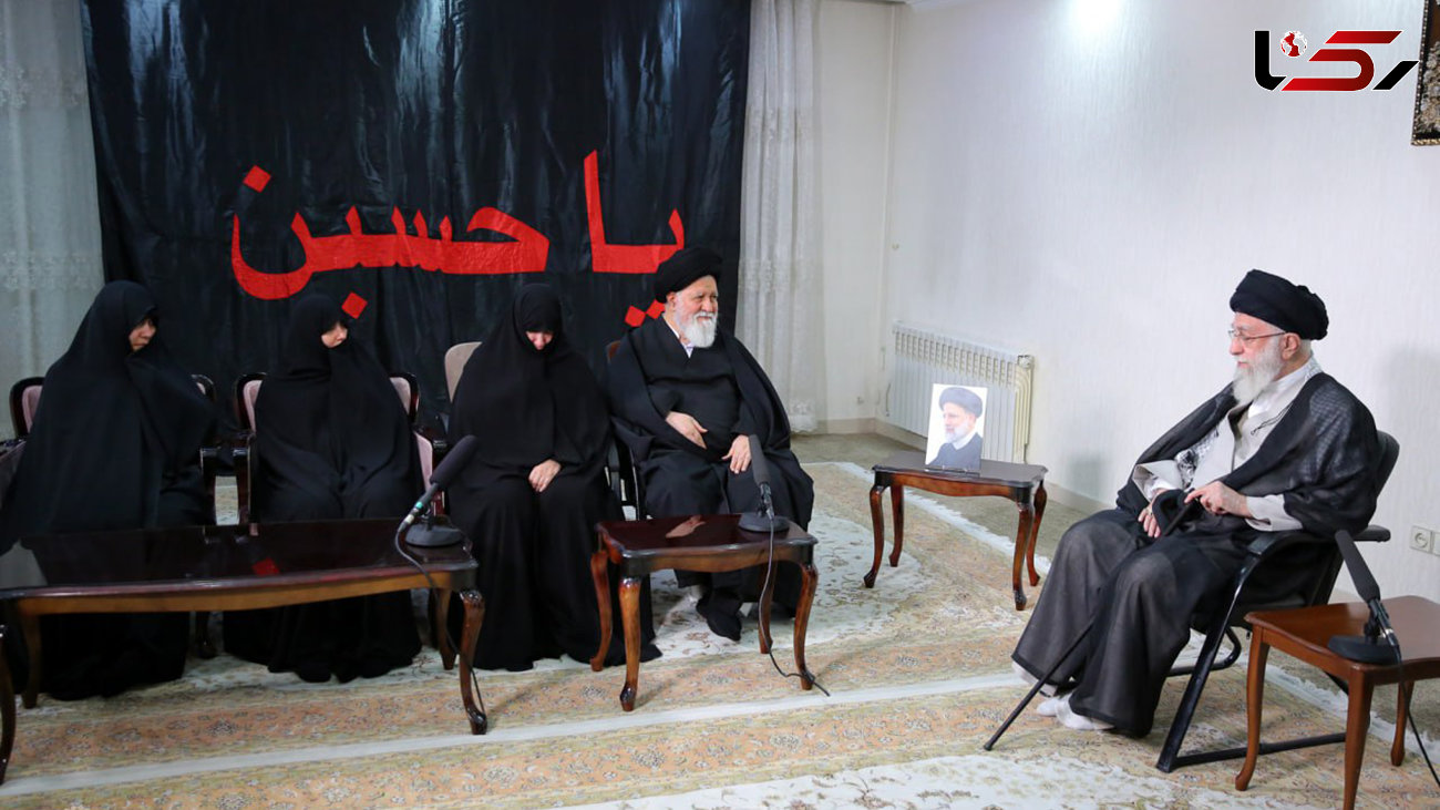 حضور رهبر انقلاب در منزل رئیس‌ جمهور شهید