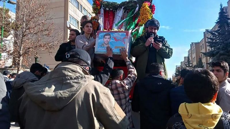 دیدار قالیباف با خانواده شهید مدافع حرم سردار حسین محمدی