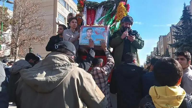 دیدار قالیباف با خانواده شهید مدافع حرم سردار حسین محمدی