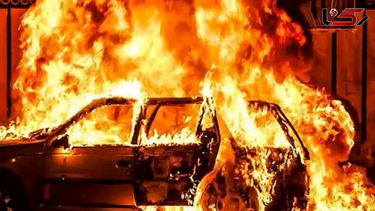 فیلم به آتش کشیدن ناجوانمردانه پژو 207 توسط یک مرد نقاب دار / ببینید چقدر خونسرد است 