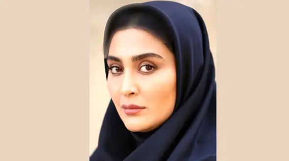 نگاهی به دکوراسیون شیک خانه مریم معصومی، مونا سریال فاصله ها با چیدمان شیک آینه های منحنی، شمع و گُل آفتاب گردان +عکس