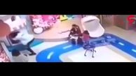 اقدام وحشیانه پدر عصبانی برای دفاع از پسرش+فیلم / چین