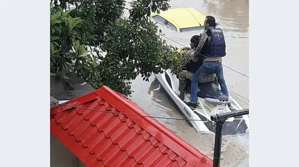 جت‌اسکی‌سواری در خیابان‌های قائم‌شهر! + عکس
