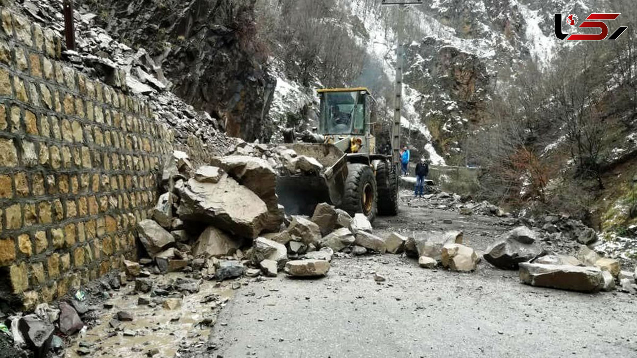 سقوط عجیب سنگ بزرگ در روستای دهبکر مهاباد + فیلم