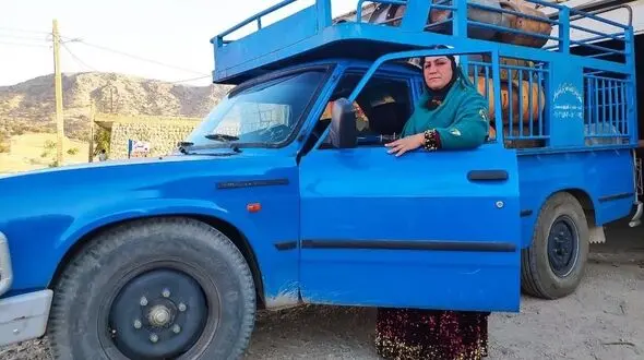تامین کپسول گاز برای ۱۸ هزار روستایی بر دوش های زنی از روستای گلال سوسن/ زری بهمنی، شیرزن ایذه + فیلم و عکس
