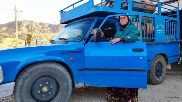 تامین کپسول گاز برای ۱۸ هزار روستایی بر دوش های زنی از روستای گلال سوسن/ زری بهمنی، شیرزن ایذه + فیلم و عکس