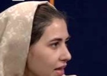 فیلم /  مژگان رحمانی قهرمان دارت جهان : کسی باور نداشت مدال طلا بگیرم ../ حتی همراه تیم پرچم هم نیاوردند ../  از فرودگاه پرچم رومیزی گرفتم .../  وقتی مدال طلا گرفتم مجبور شدم...