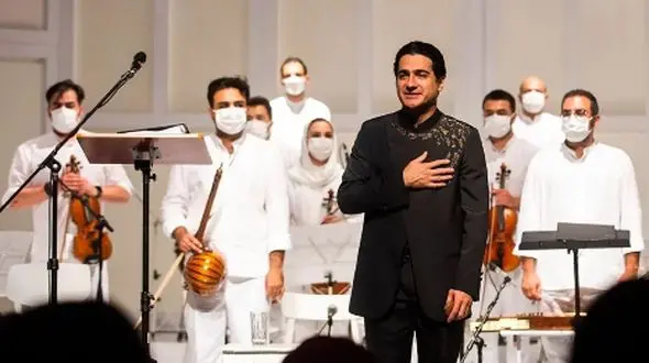 آواز باشکوه همایون شجریان در کنسرتش/ای که همه نگاه من خورده گره به روی تو..
