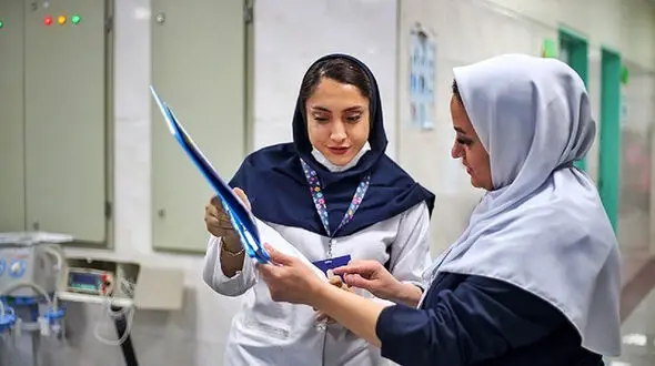 ۱۰۰ هزار پرستار در بیمارستان های کشور کم داریم
