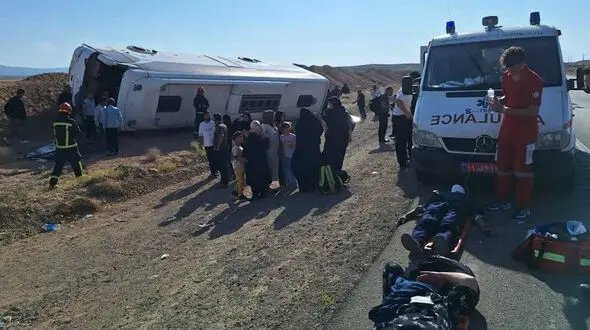 واژگونی اتوبوس در محور شاهرود میامی ۱۰ مصدوم برجا گذاشت