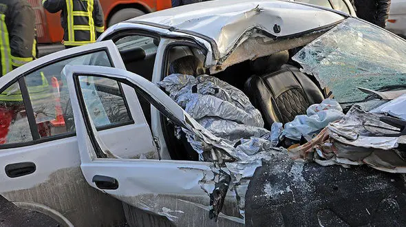 ببینید / تصاویر هولناک از لحظه زیر گرفتن یک مرد بعد از تصادف! + فیلم