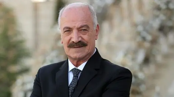 قابی غم انگیز از چهره فرزندان سعید راد در مراسم ختم+عکس