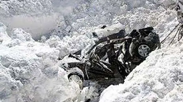  سقوط مرگبار  بهمن در جاده چالوس 