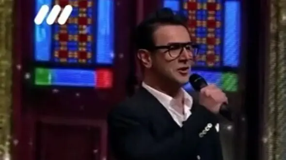 مات و مبهوت ماندن داوران عصر جدید از اجرای امین حیایی با آهنگ بوی عیدی بوی توپ بوی کاغذرنگی + فیلم