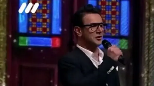 مات و مبهوت ماندن داوران عصر جدید از اجرای امین حیایی با آهنگ بوی عیدی بوی توپ بوی کاغذرنگی + فیلم