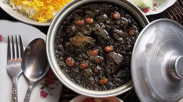 قورمه‌ سبزی؛ خورشی به قدمت تاریخ، از سفره ایرانی تا شهرت جهانی 