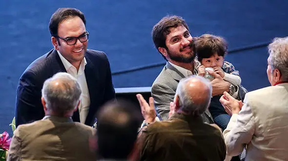 درباره بیانیه عجیب سلبریتی‌ها / موج‌سواری بر "کرونا" به نفع متهم اقتصادی!