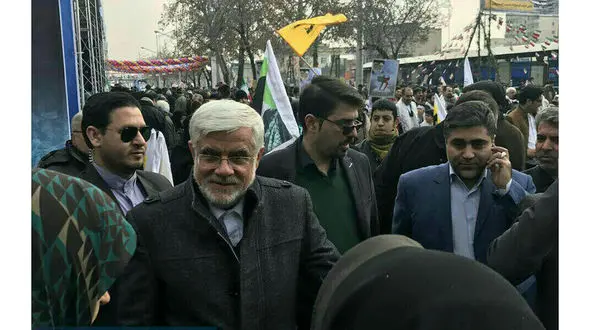 حضور محمدرضا عارف در راهپیمایی 22 بهمن+عکس