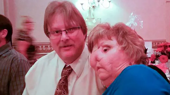 این زن با چشم خود نفس می کشد +عکس