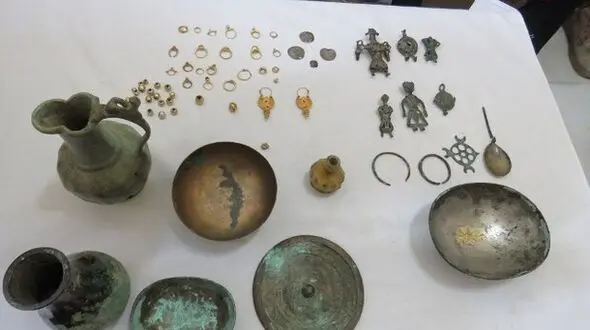 کشف ۳۵۰ قطعه شی تاریخی در لرستان