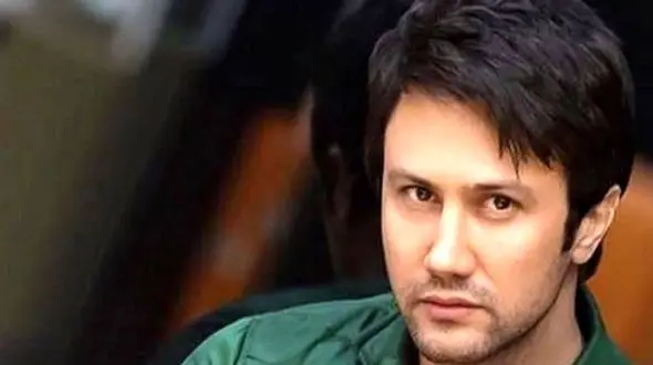 سلفی عاشقانه شاهرخ استخری و همسر زیبایش