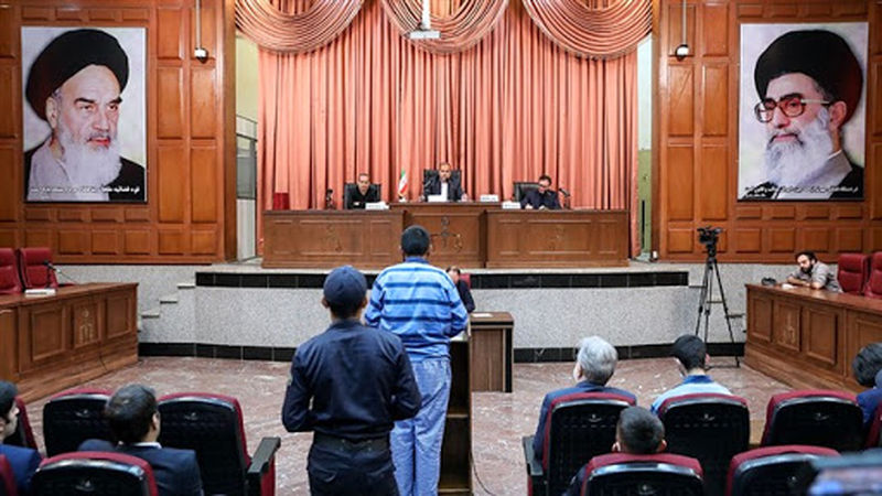 قضات دادگاه دو همدست وی را نیز به زندان محکوم کردند