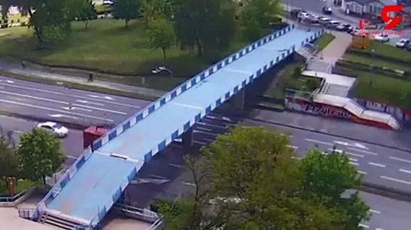 فیلم لحظه عبور ناموفق کامیون از زیر پل که یک حادثه بزرگ رقم زد