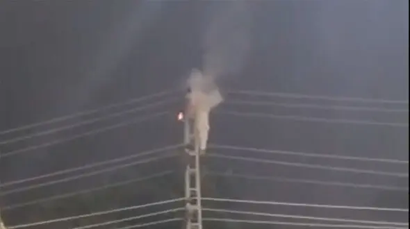 ببینید / حرکت عجیب یک مرد برای خودنمایی که با مرگ همراه شد! + فیلک