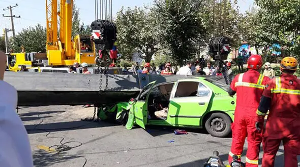 وحشت از جرثقیل گودزیلا در اتوبان محلاتی / 6 مرد لت و پار شدند + عکس