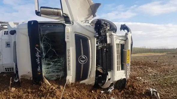 تصادف شاخ به شاخ پرشیا با تریلی در جاده هشترود _مراغه ۳ مصدوم داشت