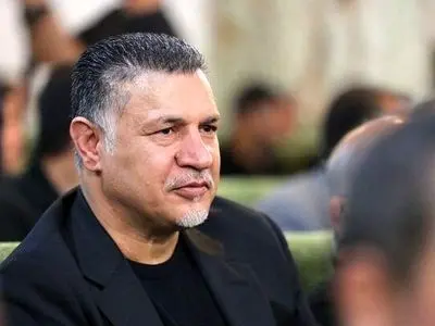 علی دایی: یه روز سوار تاکسی زرد شدم ...راننده اش منو نشناخت و شروع کرد به بد و بیراه گفتن از علی دایی ؛ وقتی داشتم از ماشین پیاده میشدم یهو...