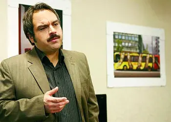 چیدمان خانه شهرام قائدی بازیگر سریال زمانه با ترکیب رنگ‌های گرم و حس آرامش /از کف تا سقف، همه چیز حساب‌شده؛ خانه‌ای به سبک مدرن و اصیل با سلیقه همسر و دخترش + عکس خانوادگی