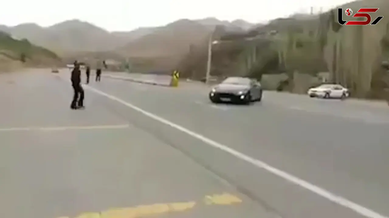 حرکت نمایشی با مازراتی به درخواست افسر پلیس ایرانی ! /ماموران جاده را بستند تا نمایش ببینند! + فیلم دیدنی