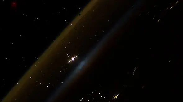 فیلم نمای شگفت انگیز پرتاب موشک از فضا
