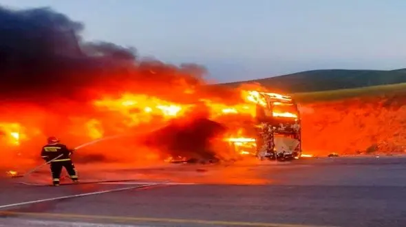 اتوبوس مسافربری در در نزدیکی بروجرد سوخت + جزییات