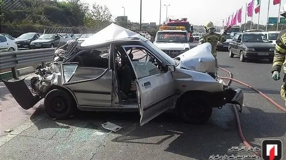 عجیب ترین عکس ازگیرکردن اعضای یک خانواده در پراید مچاله شده! 