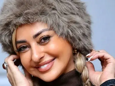 فیلم / نگاهی به چیدمان دخترانه ملکه وار نفیسه روشن بعد جدایی و مجردی / از مبلمان سلطنتی فیروزه‌ای تا فرش فیروزه‌ای و آشپزخانه مدرن ... 