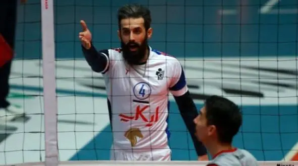 درگیری زشت بازیکنان دو تیم والیبال پیکان تهران و شهرداری ارومیه 