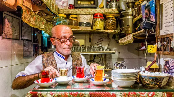 درگذشت صاحب کوچکترین قهوه خانه جهان در بازار تهران + عکس 