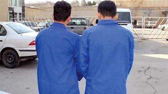 دستگیری 2 سارق خشن که با لباس پلیس سرقت می کردند / در مشهد به دام افتادند