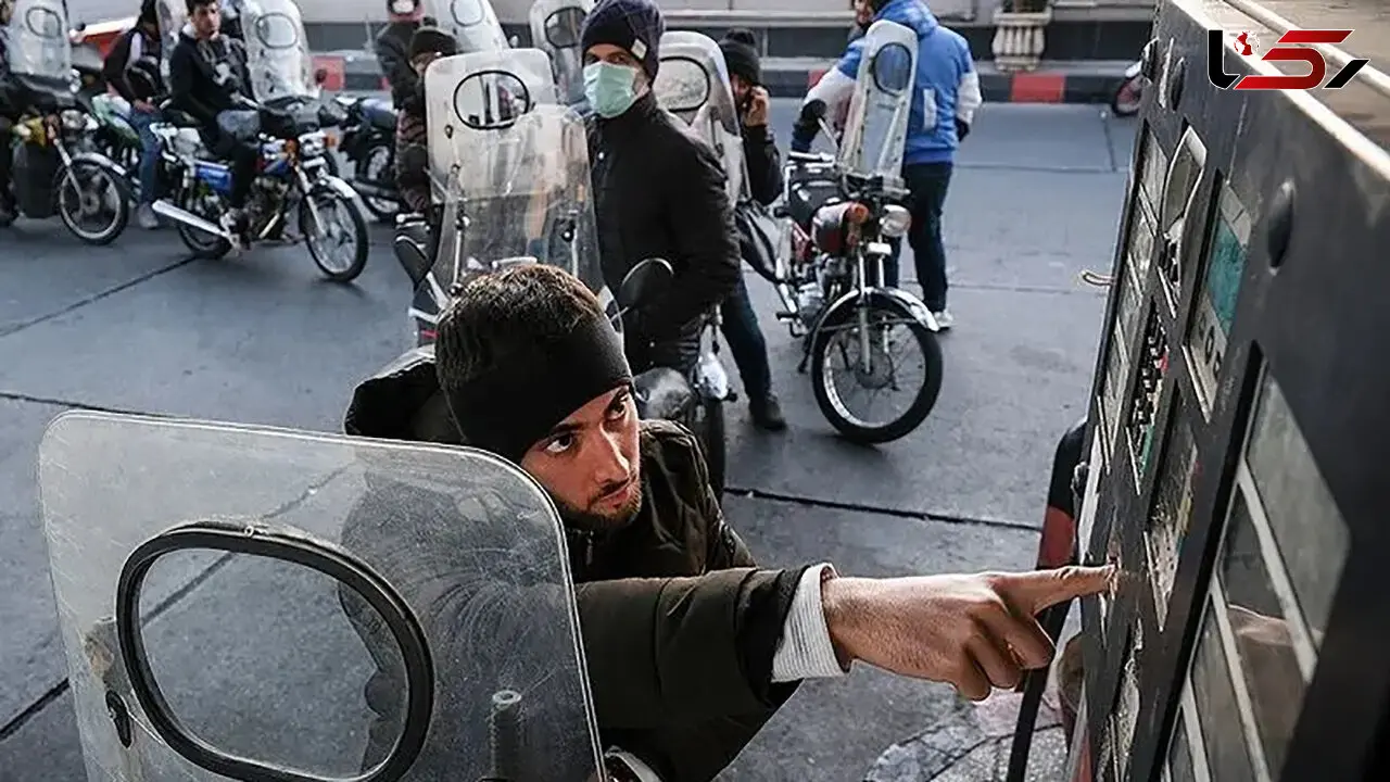 نمایش دستی قیمت بنزین در جایگاه‌ های سوخت!