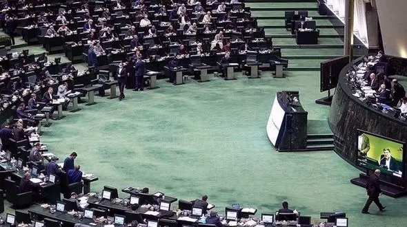 مجلس تعطیلی پنجشنبه‌ها و کاهش ساعت کار را تصویب کرد