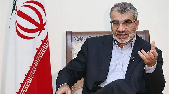 واکنش کدخدایی به حضور گزارشگر سابق سازمان ملل در کنار فرقه‌های تروریستی 