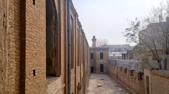 آموزش و پرورش بدون مجوز اداره کل موزه ها سر در یک مدرسه تابلوی موزه زده است!/وزیر و معاونانش گویا دغدغه حفظ بناهای تاریخی راندارند/ بی توجهی صحرایی به مرمت دارالفنون + فیلم