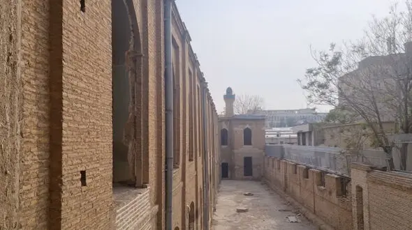 آموزش و پرورش بدون مجوز اداره کل موزه ها سر در یک مدرسه تابلوی موزه زده است!/وزیر و معاونانش گویا دغدغه حفظ بناهای تاریخی راندارند/ بی توجهی صحرایی به مرمت دارالفنون + فیلم